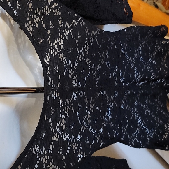 Decree Black Lace 3/4 Sleeve Peplum Scoop Neck Top - Picture 5 of 7